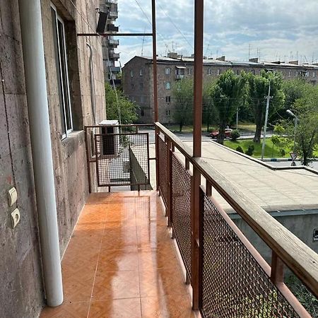 Yerevan Nice Apartment With Balcony For Rent エクステリア 写真